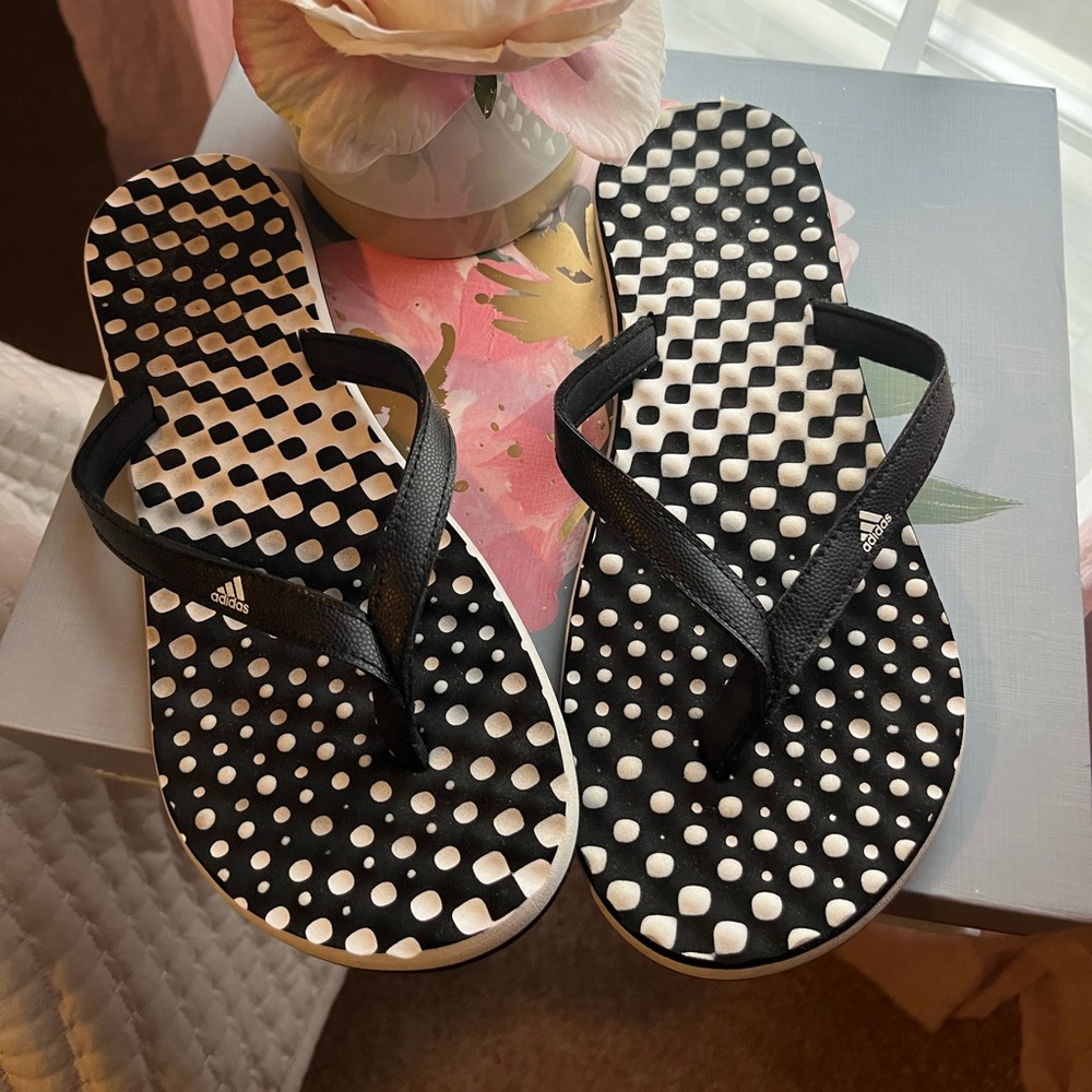 Adidas NWOT flip flops